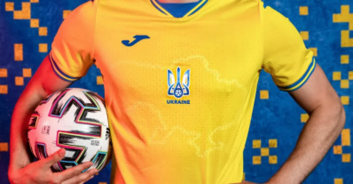 Ukrajina si musí upravit fotbalové dresy. Rusku vadil nápis „Sláva hrdinům“
