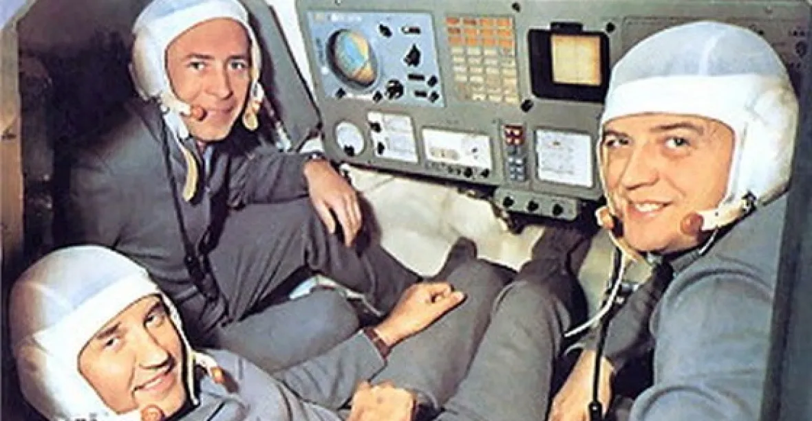 V kabině našli tři mrtvé kosmonauty. Zemřeli při návratu do atmosféry