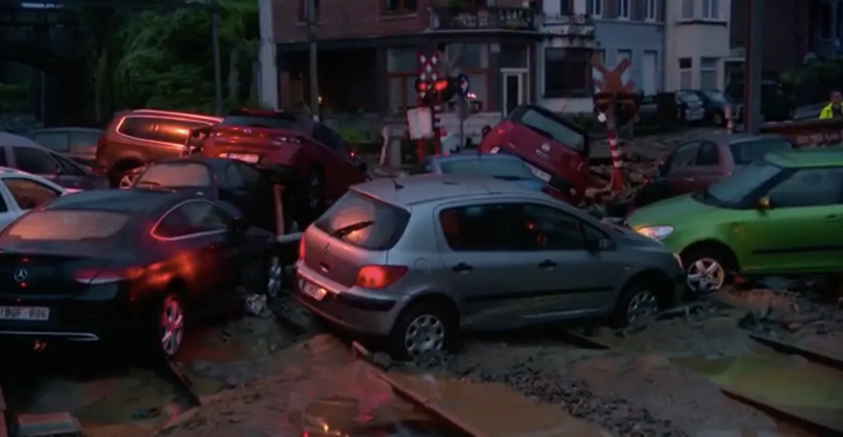 Belgii znovu potrápily bouřky, voda strhávala auta, byla nutná i evakuace
