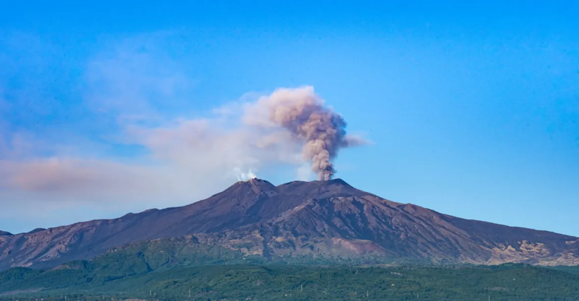 Nejvyšší aktivní evropská sopka Etna povyrostla o desítky metrů. Může za to její intenzivní aktivita