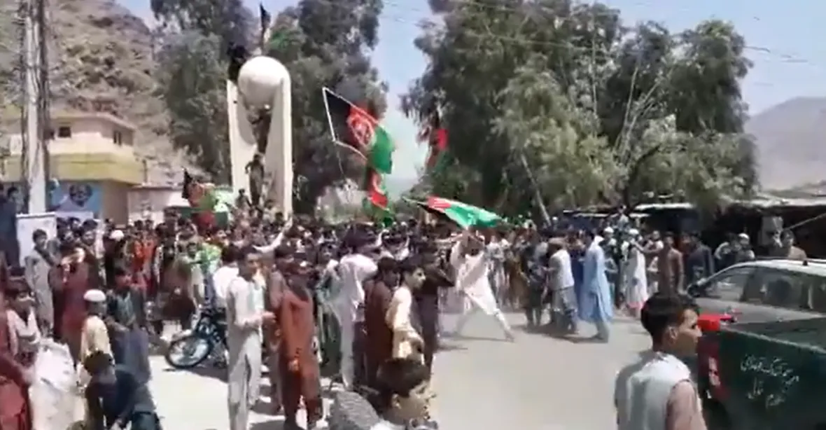 Tálibán střílel do davu oslavujícího Den nezávislosti. Na místě zůstalo několik mrtvých