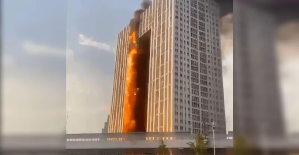 VIDEO: Děsivý požár pohltil mrakodrap