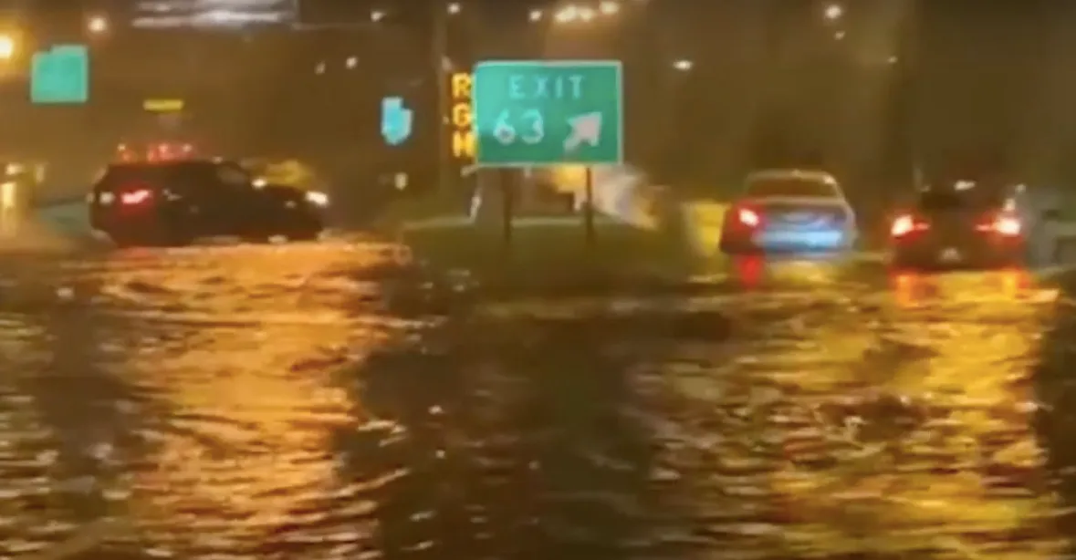 VIDEO: New York zasáhly bleskové záplavy, vyplavily i metro, nejméně šest lidí zemřelo