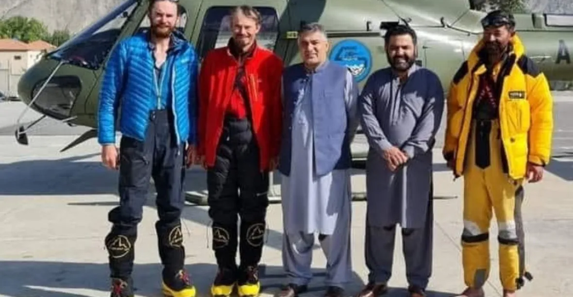 Čeští horolezci se nedostanou z Pákistánu dokud nezaplatí, pojišťovna ani stát to za ně neudělá