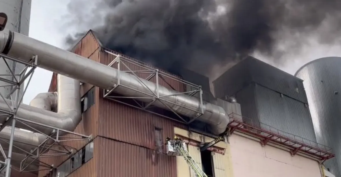 VIDEO: Pražská spalovna je mimo provoz. Požár způsobil škodu za stovky milionů