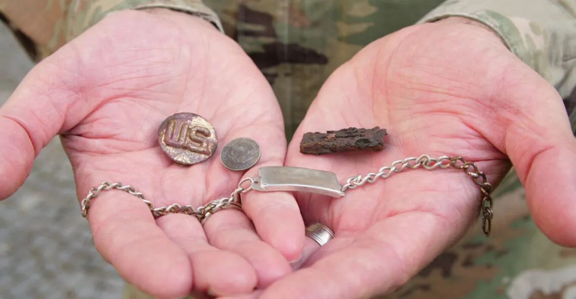 K americkému vojákovi se po 76 letech vrátí osobní věci nalezené v Čechách