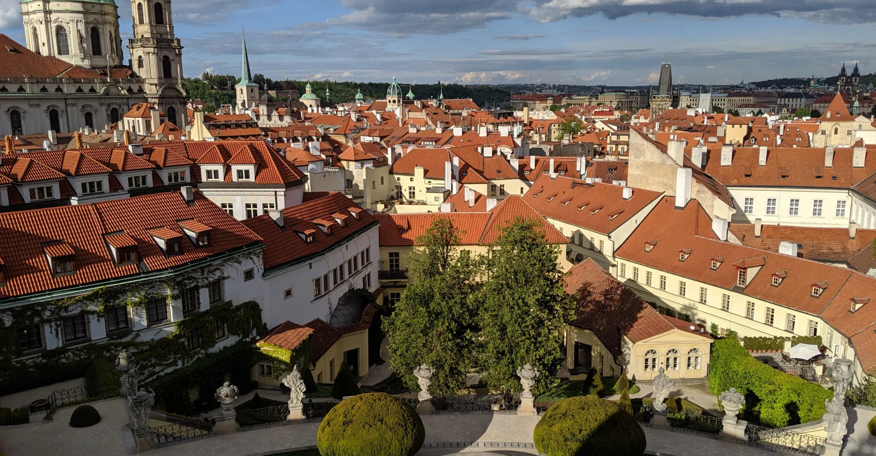 Galerie: Praha vede na Instagramu. Před Notre-Dame i Petrohradem