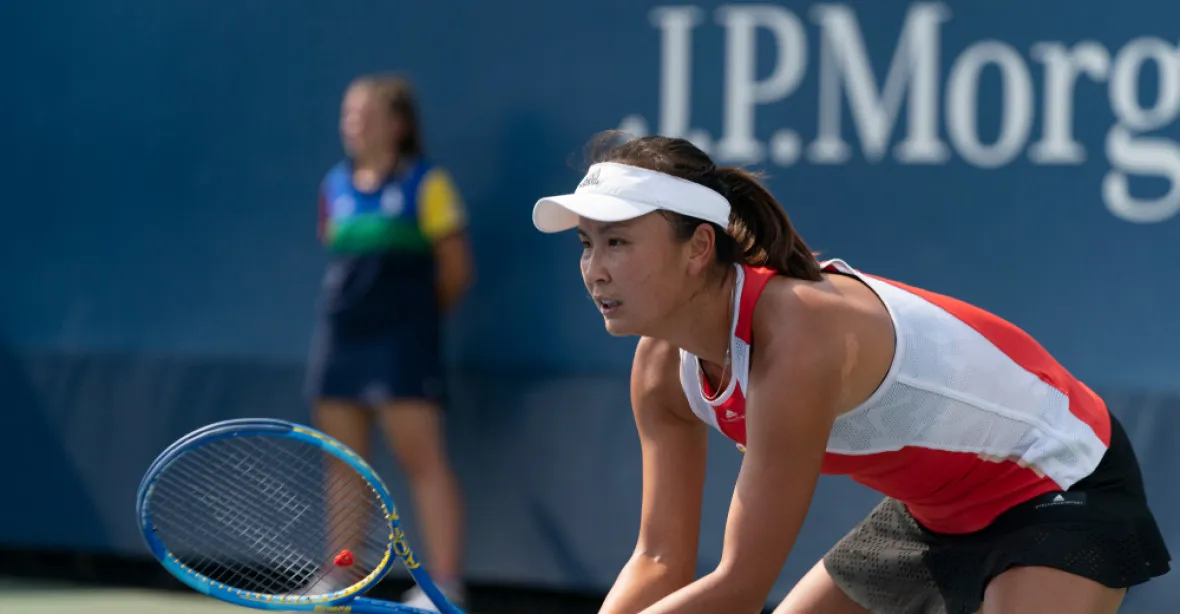Světoví tenisté se ptají po čínské hráčce. Oznámila znásilnění, zmizela a teď to odvolává
