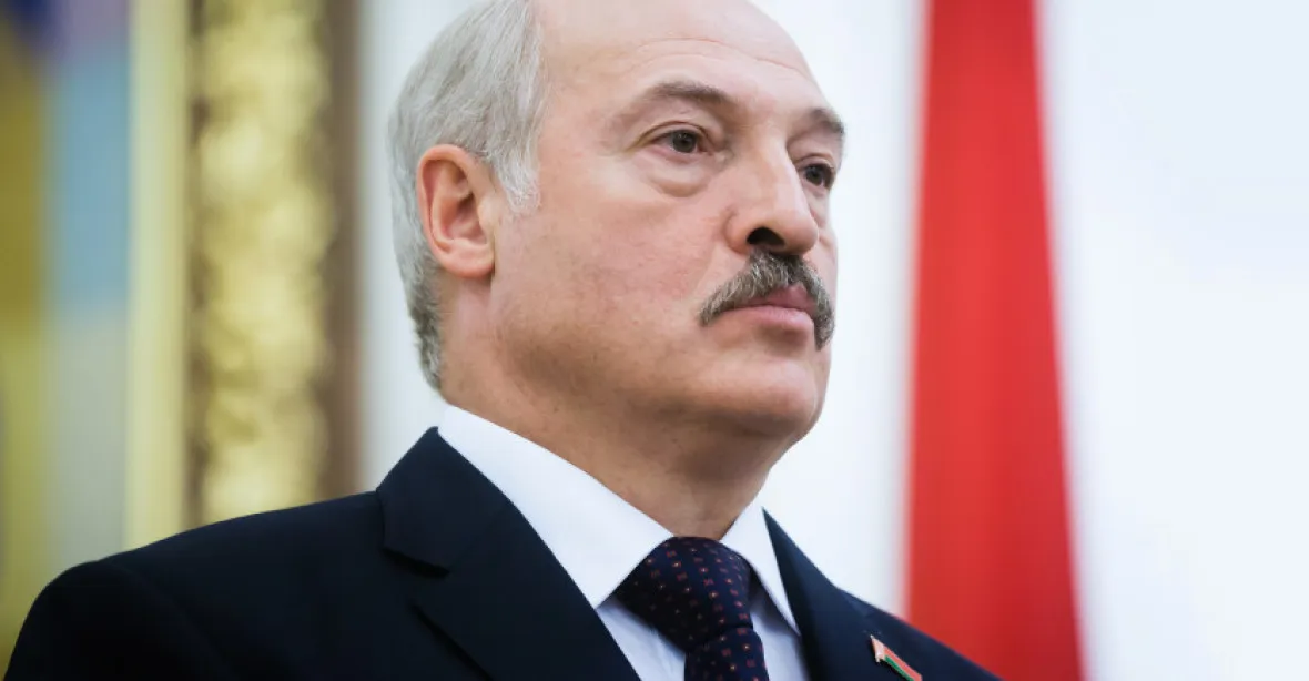 „Jsme Slované, máme srdce.“ Lukašenko připustil, že vojáci pomáhali uprchlíkům do Polska