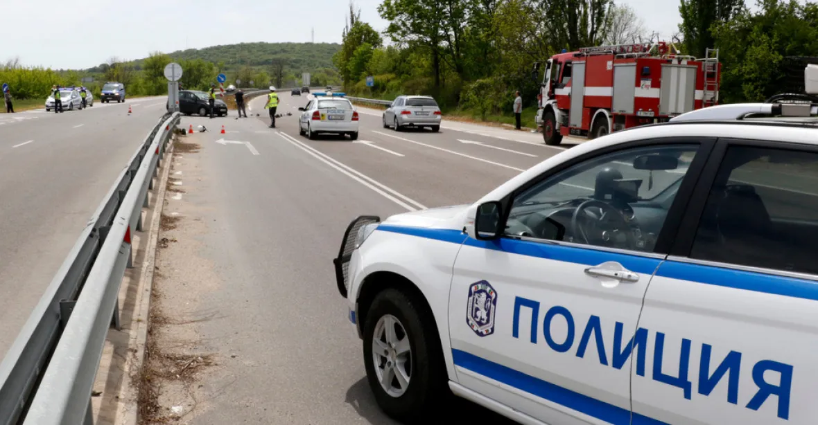 Nejméně 45 mrtvých po nehodě autobusu na dálnici v Bulharsku
