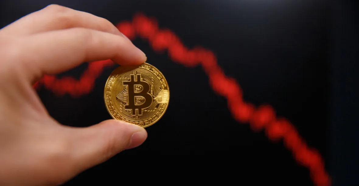 Bitcoin ztrácí přes 16 procent, jeho cena klesla pod 48.000 USD
