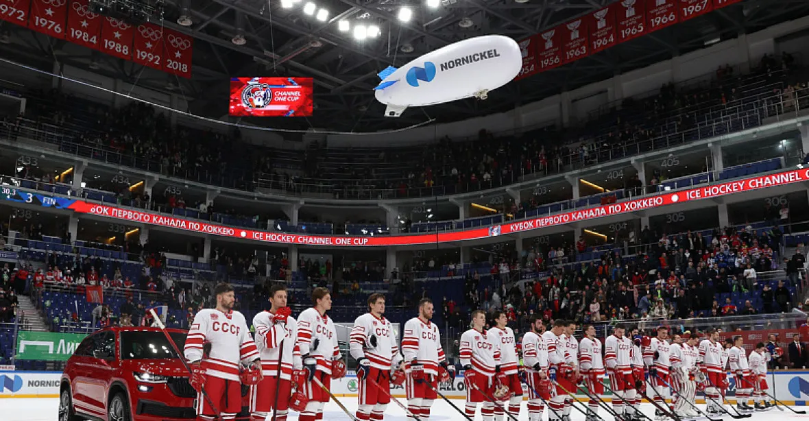 Ruští hokejisté hráli v dresech komunistického Sovětského svazu. Nechutné, reagují politici i sportovci