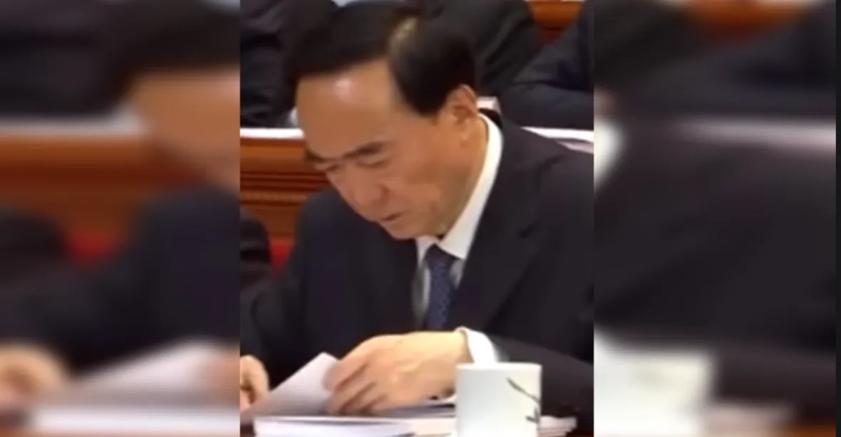 Čína vyměnila předsedu komunistické strany, který vedl politiku proti Ujgurům