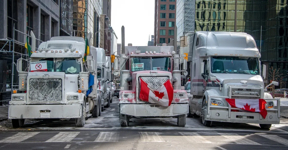 Soudce zakázal řidičům kamionů demonstrujícím v Ottawě troubit. Klaksonu se nesmí dotknout 10 dní