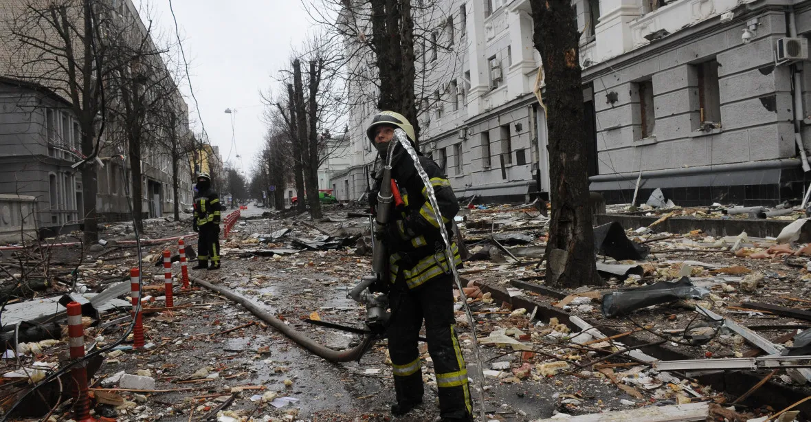ONLINE: Ukrajina hlásí mrtvé po leteckých útocích. Raketa v Izjumu zabila i dvě děti