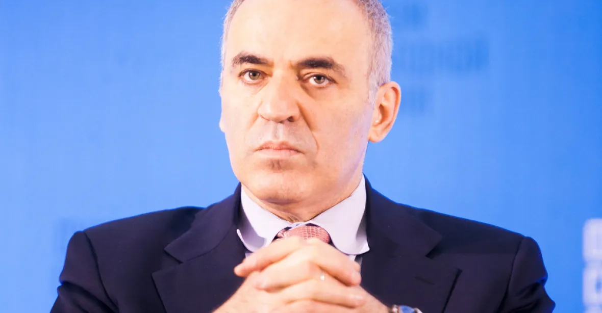 „Rusko by mělo být uvrženo zpět do doby kamenné,“ vyzývá světové mocnosti slavný šachista Kasparov