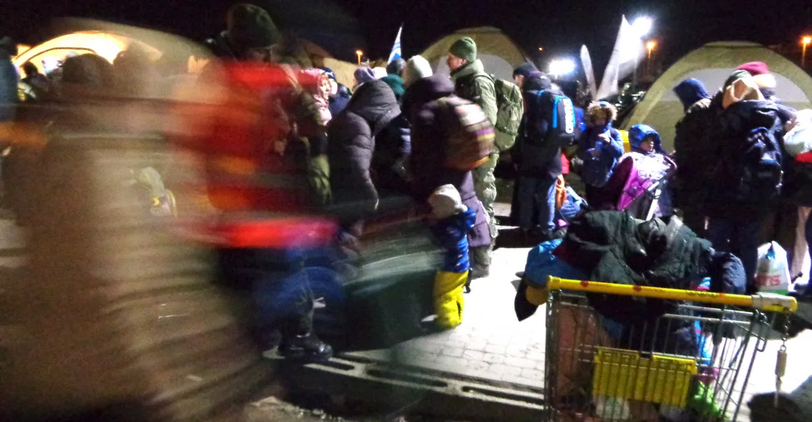 OBRAZEM: Lidská tragédie na ukrajinské hranici. Zima, strach a nejistota...