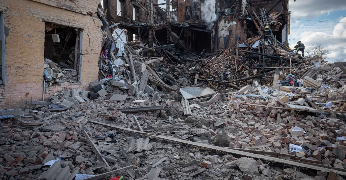 ONLINE: Záchranáři se snažili marně. Po bombardování zemřela těhotná žena i s dítětem