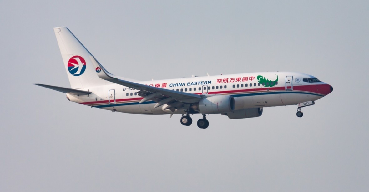 V čínských horách se zřítilo letadlo se 133 cestujícími