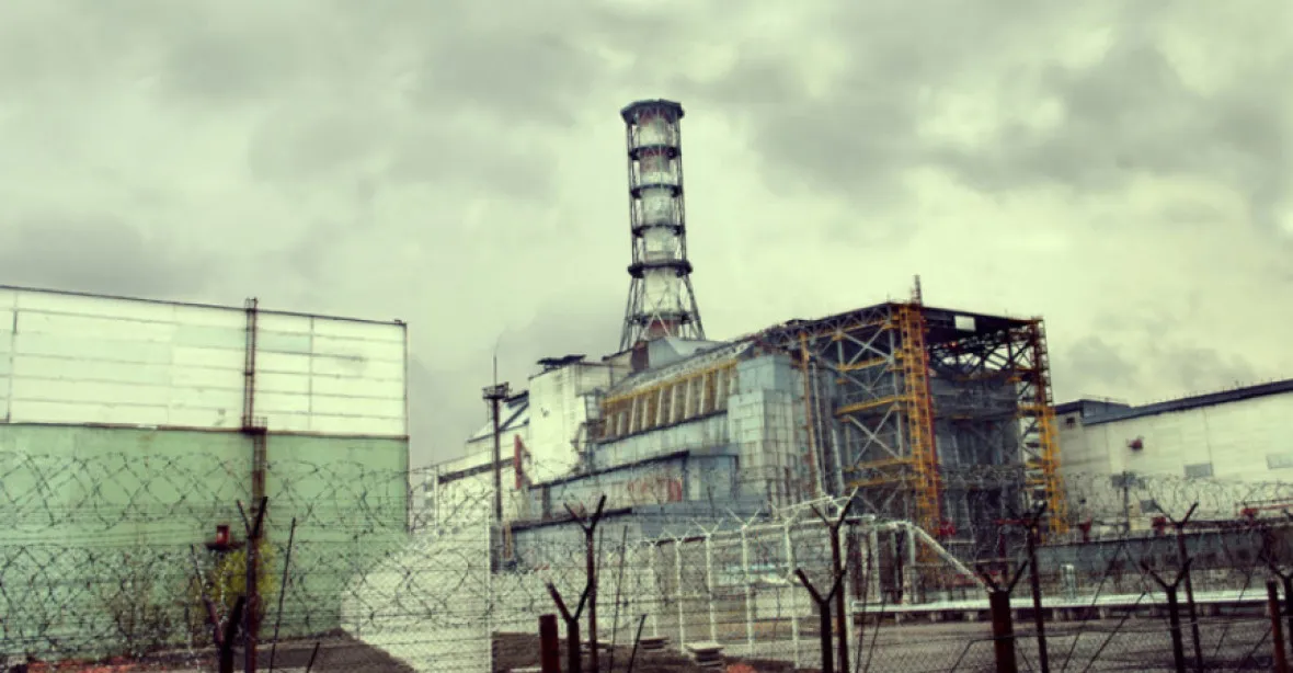 U černobylské elektrárny hoří. Ukrajina mluví o vážné hrozbě a apeluje i na OSN