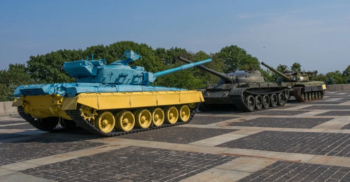 Nejen zbraně, ale možná i opravy poničených tanků. Ve světě si všímají české pomoci Ukrajině