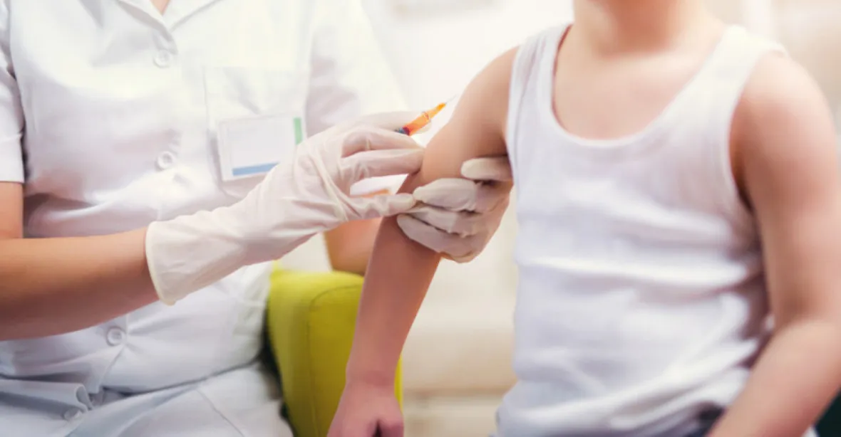 Očkování už i pro kojence. Moderna si zažádala o vakcínu od šesti měsíců
