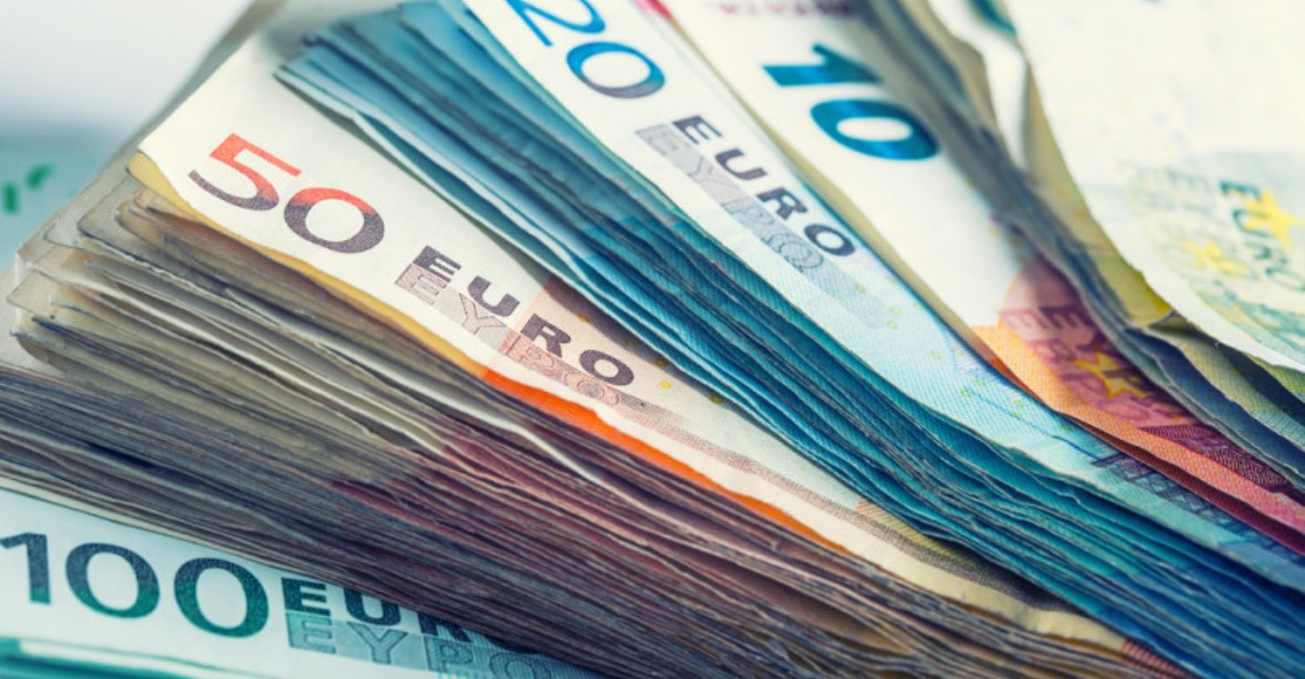 Vysoké úroky ženou české firmy do úvěrů v eurech