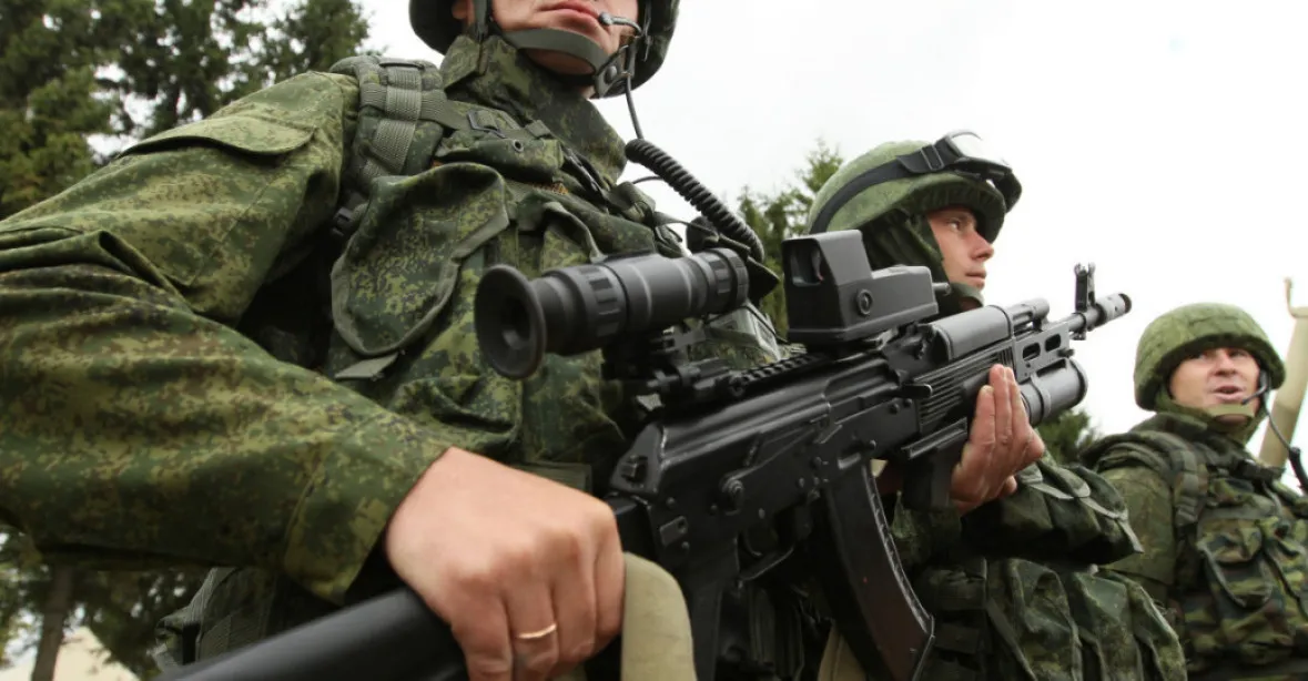 Rusko už okupuje pětinu Ukrajiny, fronta je 1000 kilometrů, řekl Zelenskyj