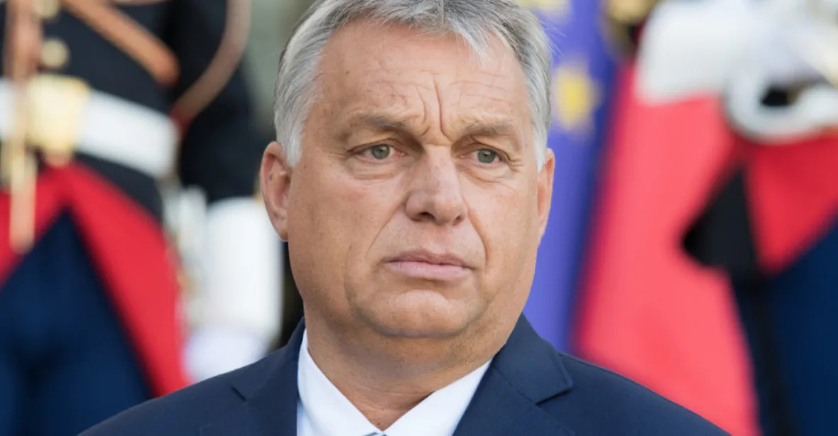 Orbán chystá škrty v rozpočtu a dluhopisy. Maďarsku chybí miliardy z fondů EU