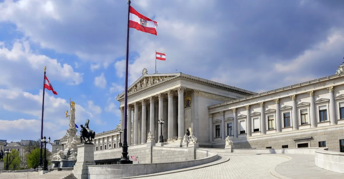 Rakousko zavádí rovnou sociální dávku pro každého