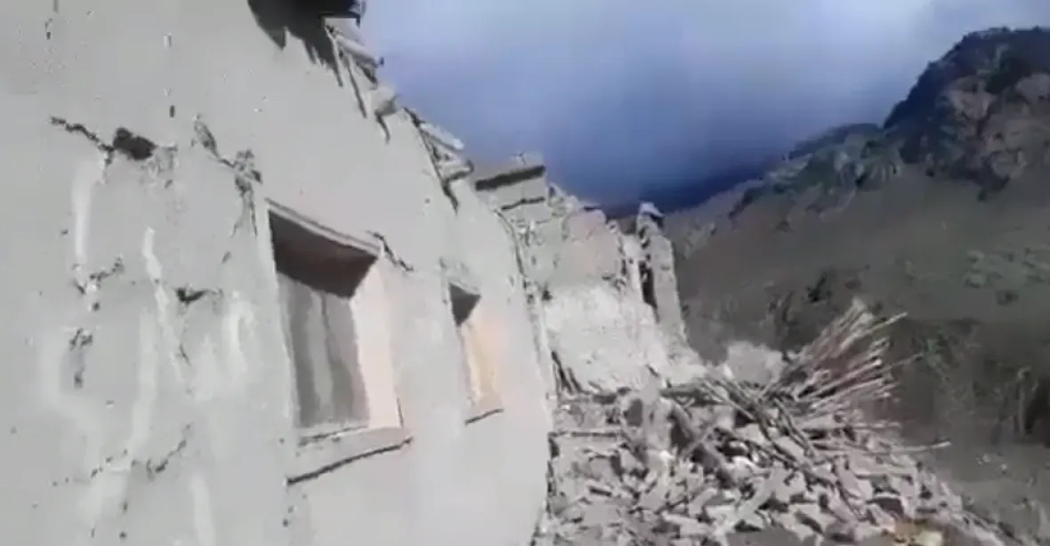 Přes tisíc mrtvých po zemětřesení v Afghánistánu. Tálibán volá o mezinárodní pomoc