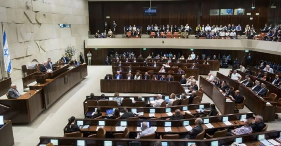 Páté volby během tří let. Izraelský parlament odhlasoval zákon o svém rozpuštění