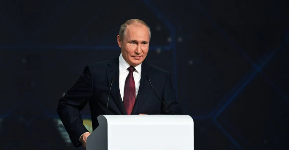 Putin je „až příliš zdravý“, říká šéf CIA