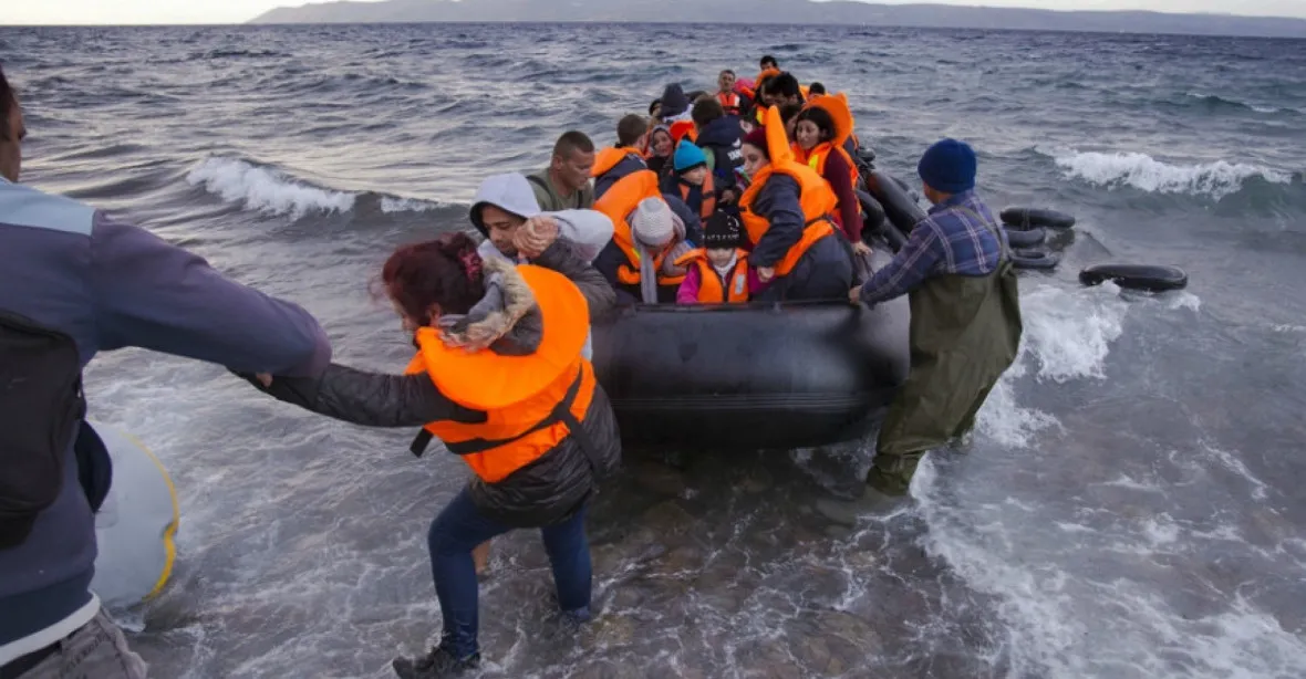 Ve Středomoří přibývá migrantů. Nevládní organizace žádají vyslání flotil