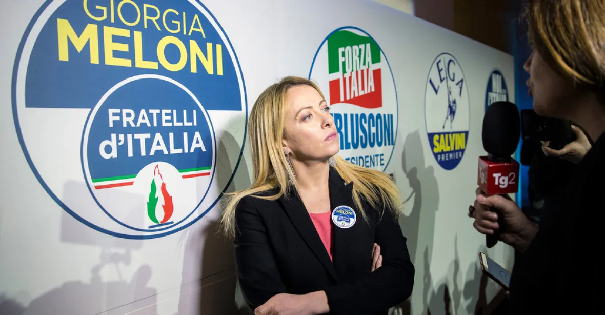 „Žádná katastrofa, ani odchod z eurozóny.“ Meloniová odmítá spojení s italskými fašisty