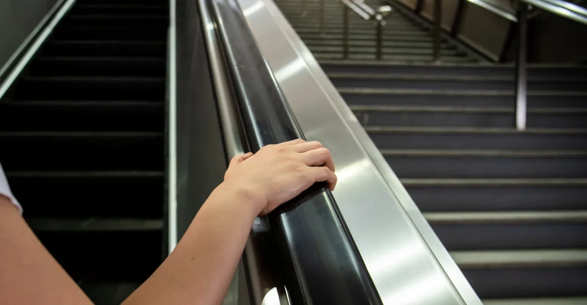 Obchodní centra vypínají eskalátory. Nutí je k tomu drahá elektřina