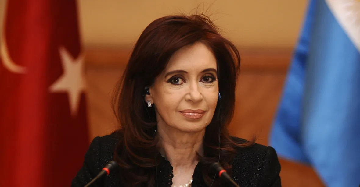 Útočník se pokusil zastřelit argentinskou viceprezidentku, zbraň ale selhala