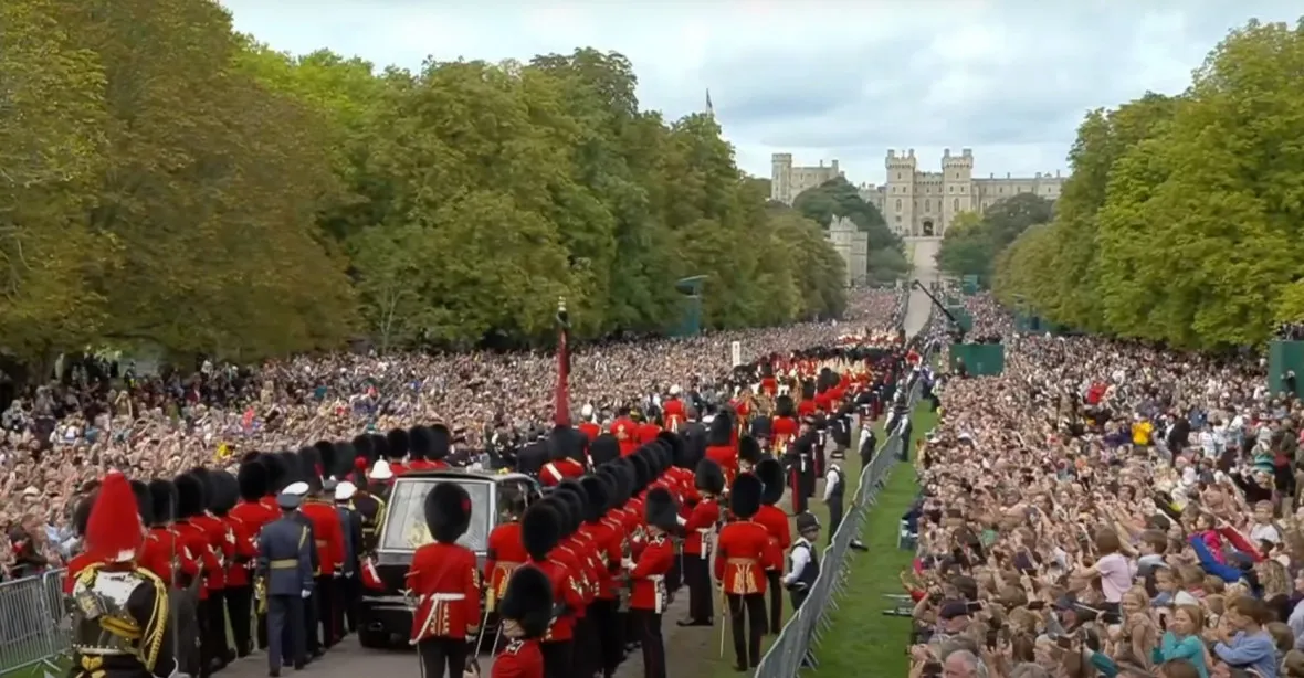 PŘÍMÝ PŘENOS: Londýn a svět se loučí s královou Alžbětou II.