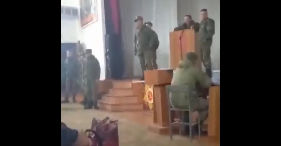 Depresivní video z ruské mobilizace: „Proč křičíte jako ženský?“ řvou na brance velitelé