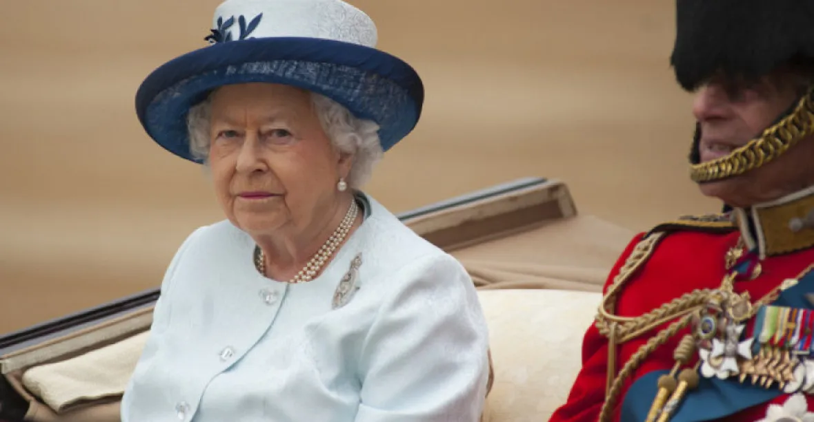 Zázraky královny Alžběty II. Mezi britskými katolíky sílí podpora jejího svatořečení
