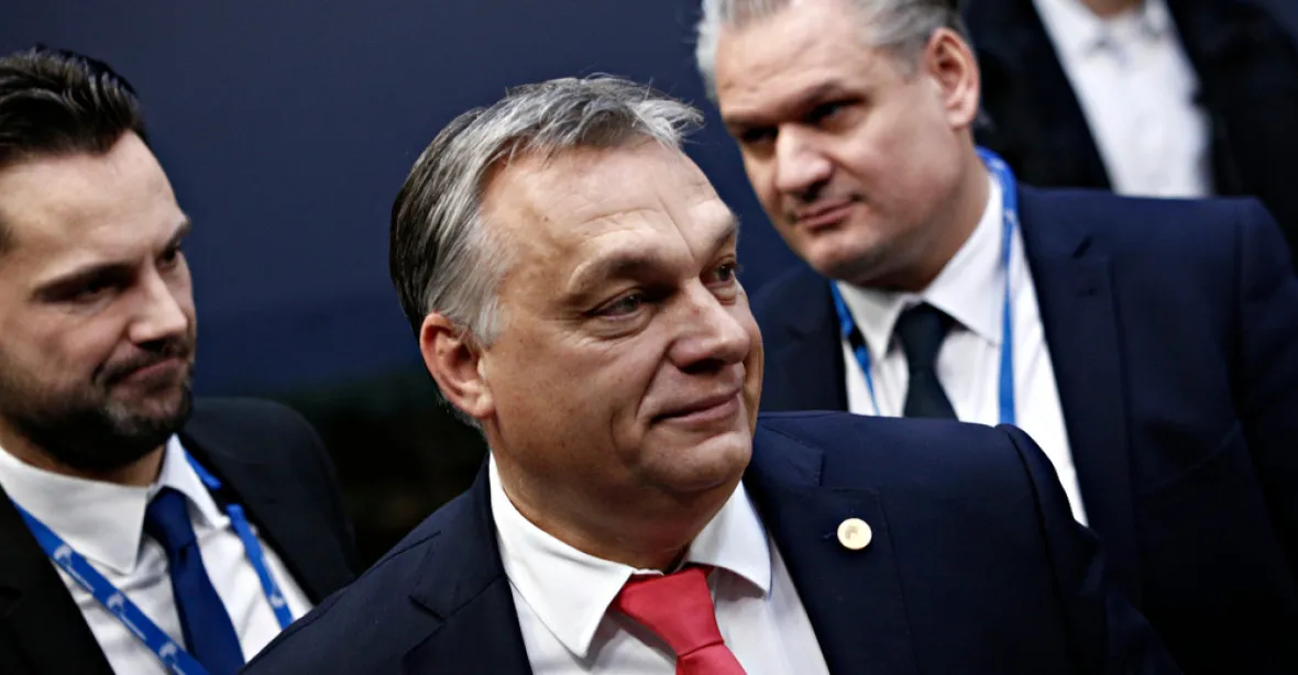 Orbán vyzval ke zrušení protiruských sankcí. Uspořádá národní konzultaci, kde se zeptá občanů