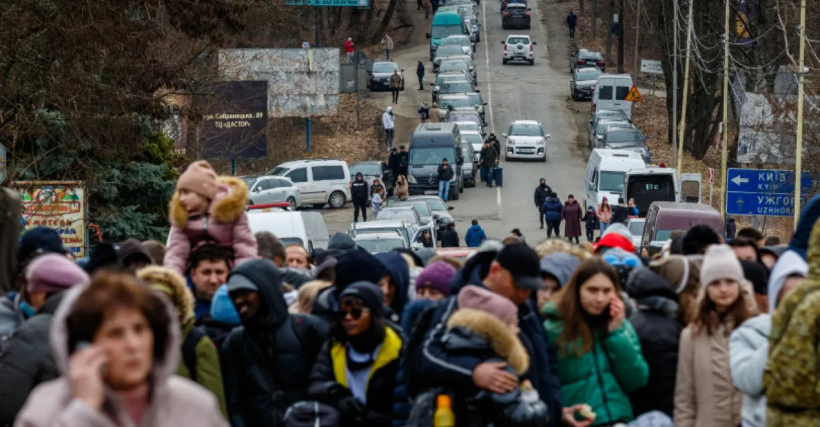Odcházejí celé vesnice. Ukrajinci opouštějí okupované oblasti, dokud to jde