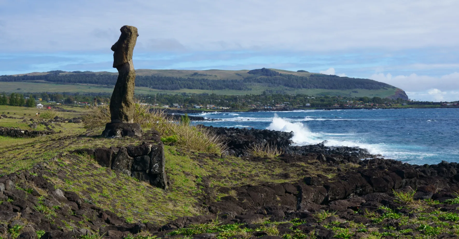 VIDEO: Požár na Velikonočním ostrově poškodil sochy Moai. Oheň někdo založil úmyslně