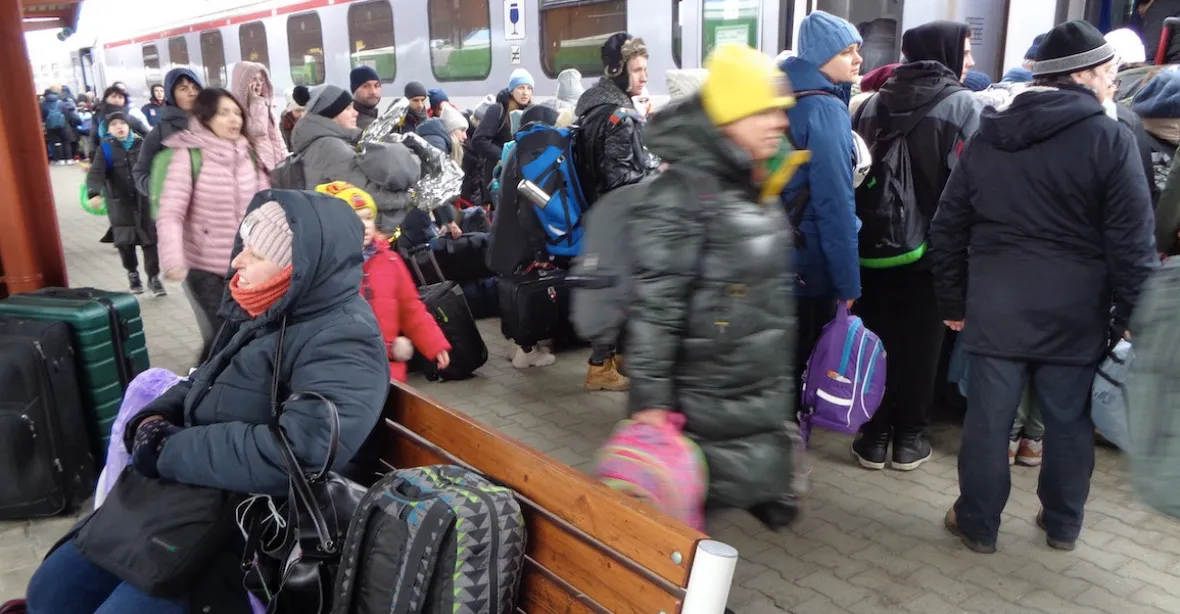 Do Česka může přijít dalších 100 tisíc Ukrajinců, pokud se otevře fronta od Běloruska