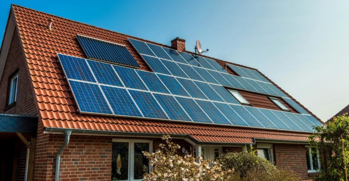 Nové domy budou od roku 2030 bez emisí a se solárními panely, shodla se EU