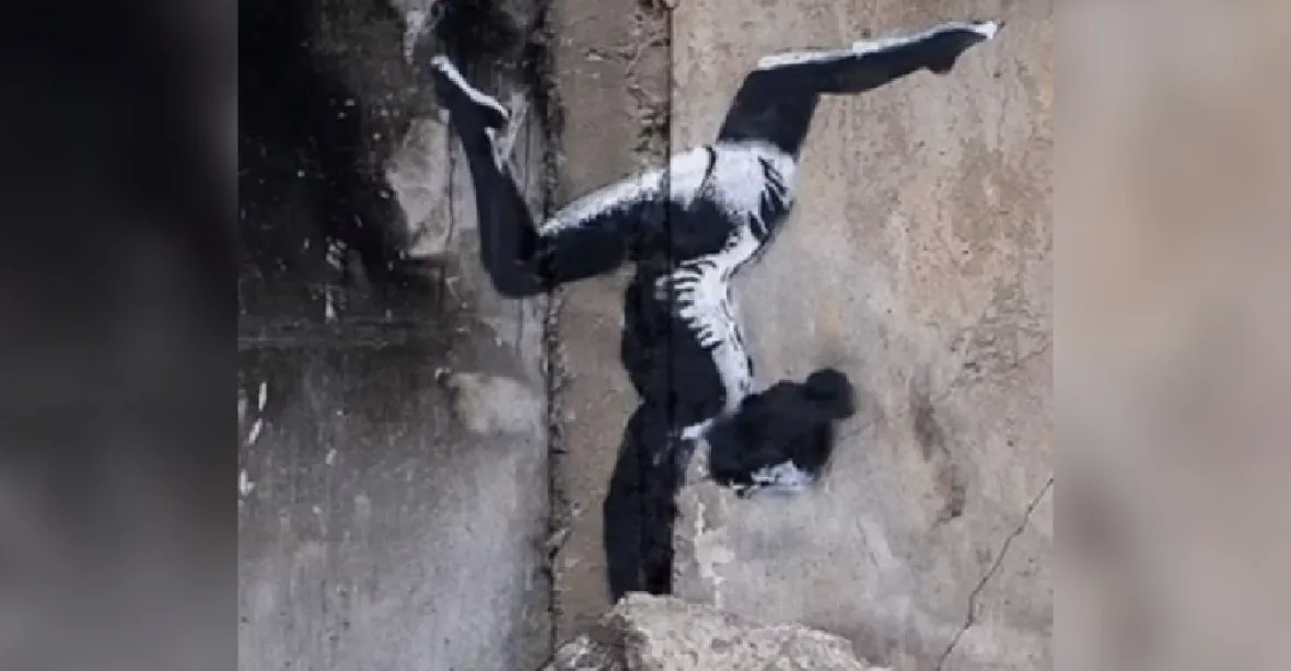 Banksy odhalil na Ukrajině své dílo, je na budově poničené Rusy