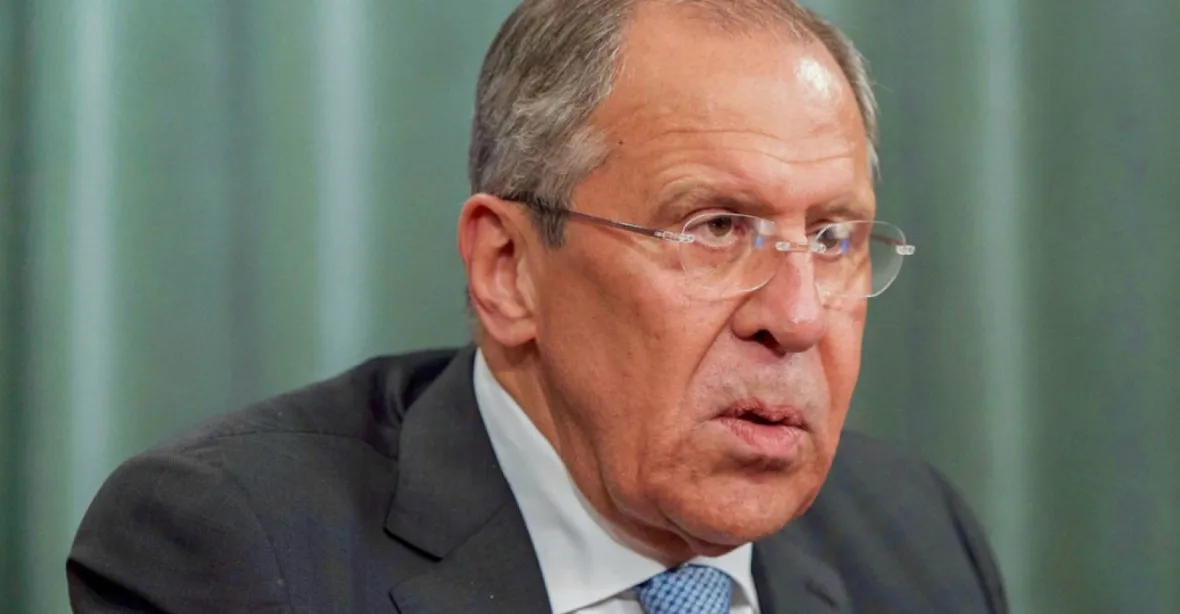 Lavrov na konec summitu nečekal. „Plánovaně“ odjel dřív
