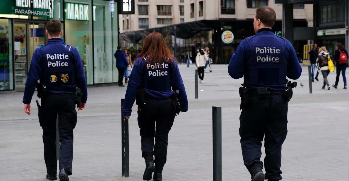 V Bruselu po porážce Belgie na mistrovství světa vypukly nepokoje, policie zasahovala vodními děly