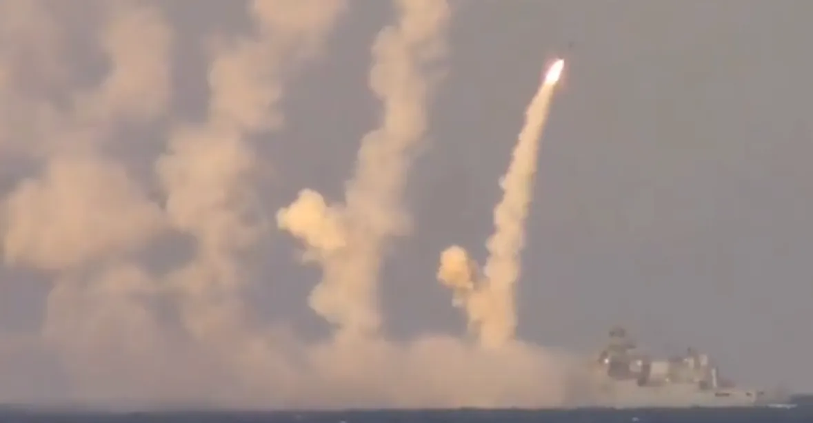 VIDEO: Rusové zveřejnili záběry odpalů raket z Černého moře