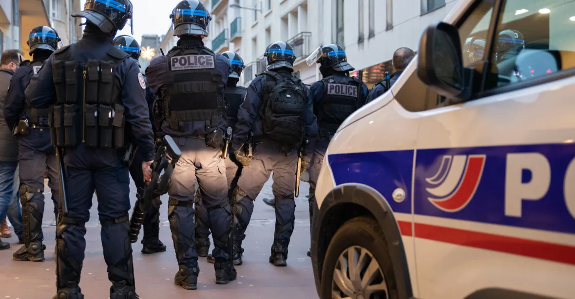 Francie vyšle do ulic 10 tisíc policistů kvůli semifinále s Marokem